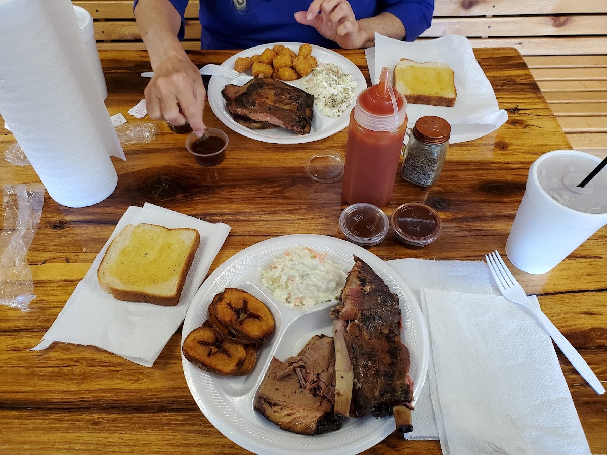 Sally's Smokin Butt BBQ - Photo 9