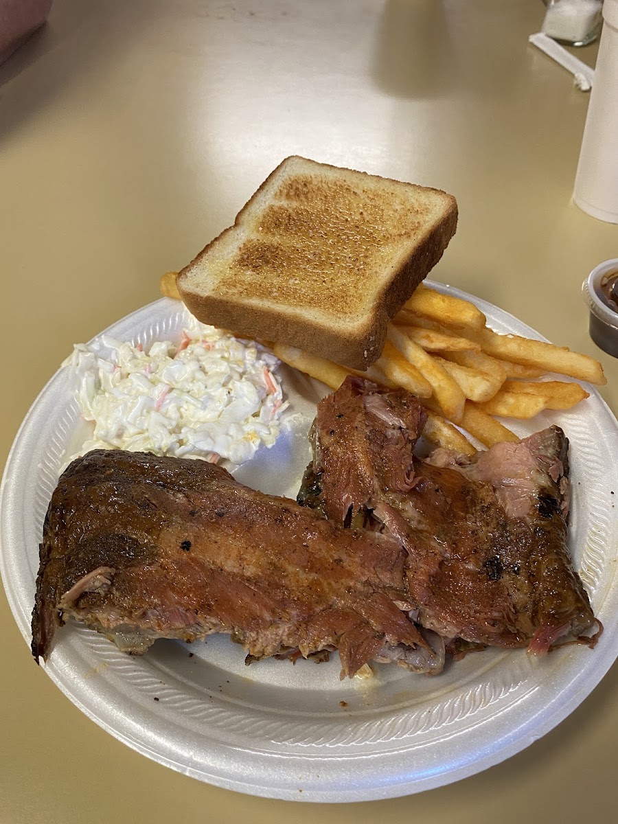 Sally's Smokin Butt BBQ - Photo 5
