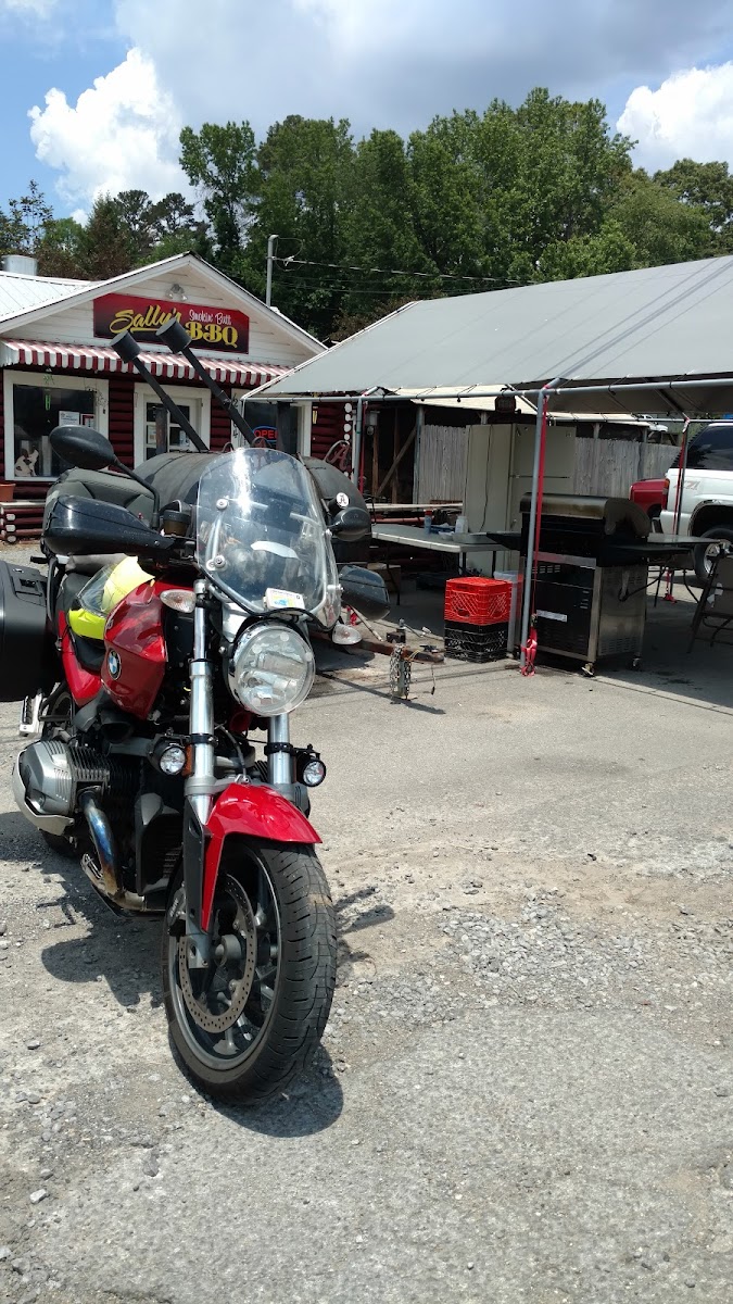 Sally's Smokin Butt BBQ - Photo 6