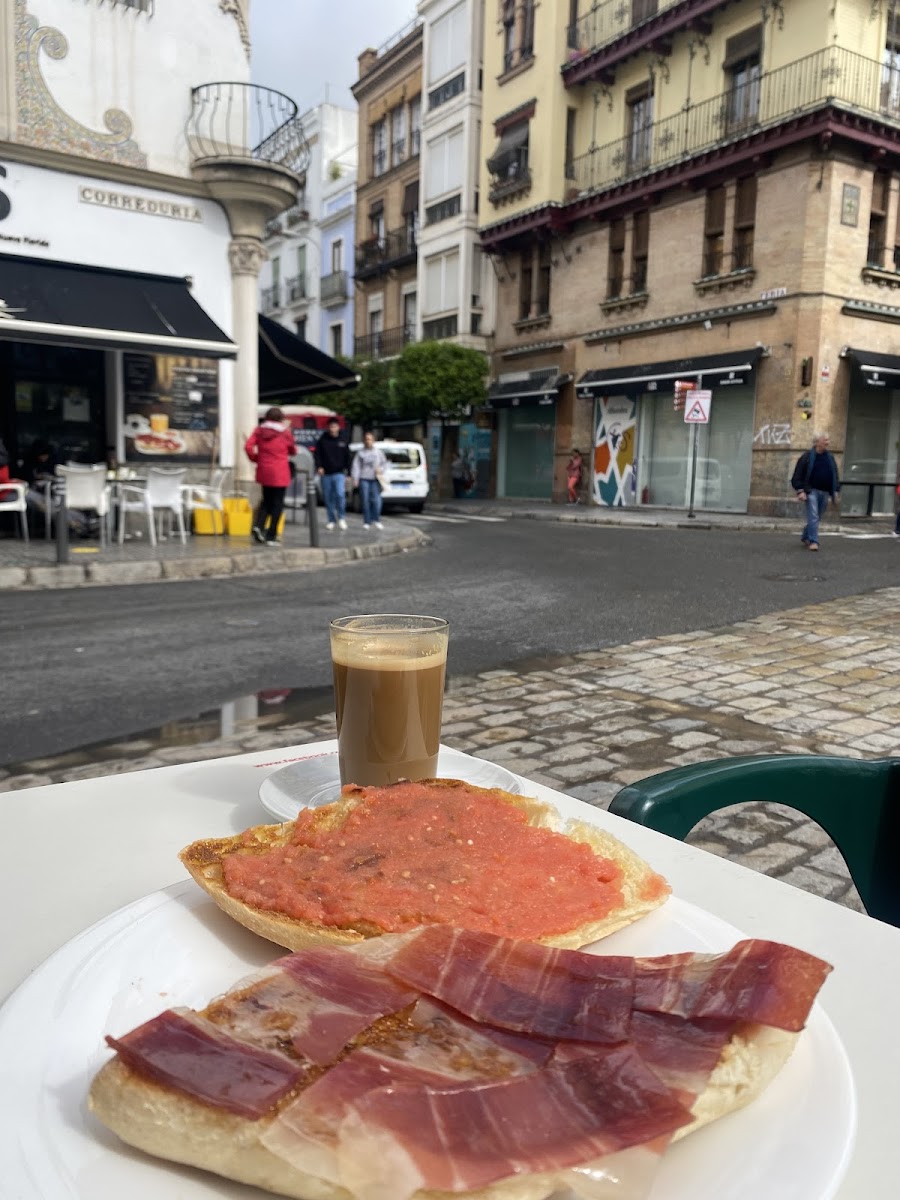 Cafeteria La Esquina Veloz - Photo 2