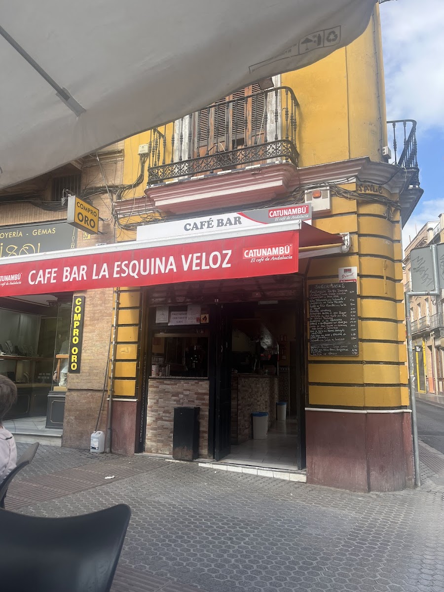 Cafeteria La Esquina Veloz - Photo 3