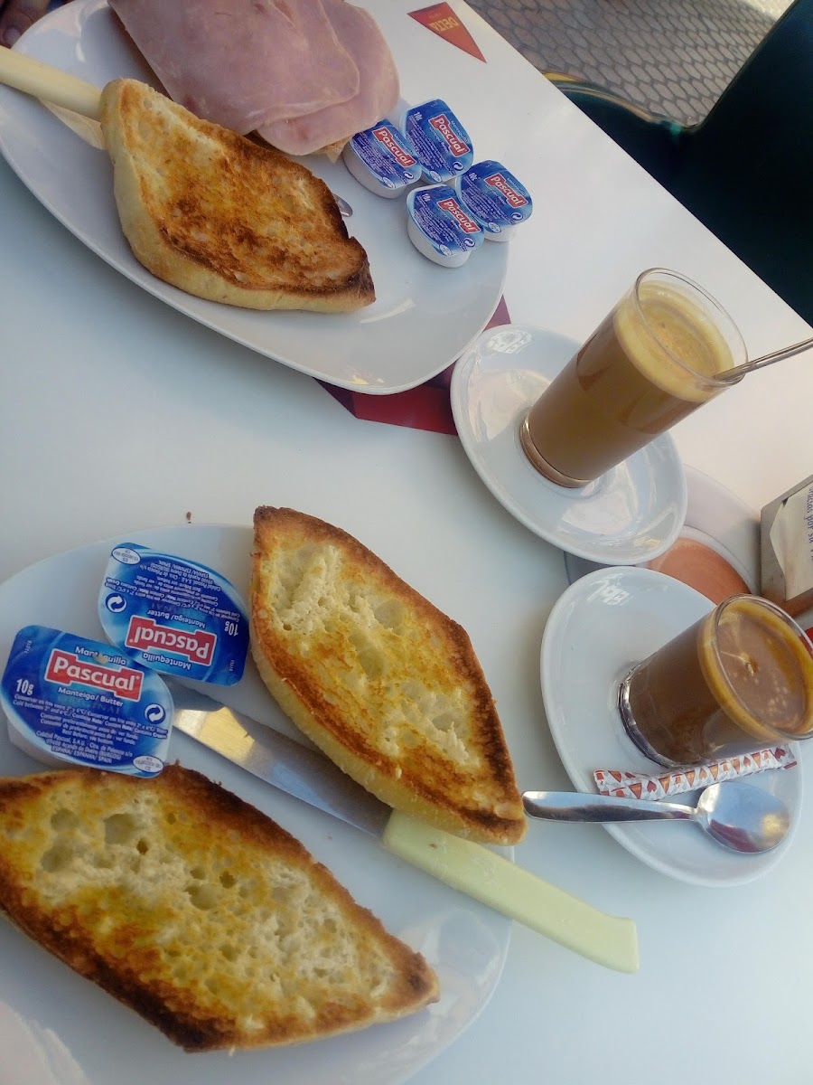 Cafeteria La Esquina Veloz - Photo 4