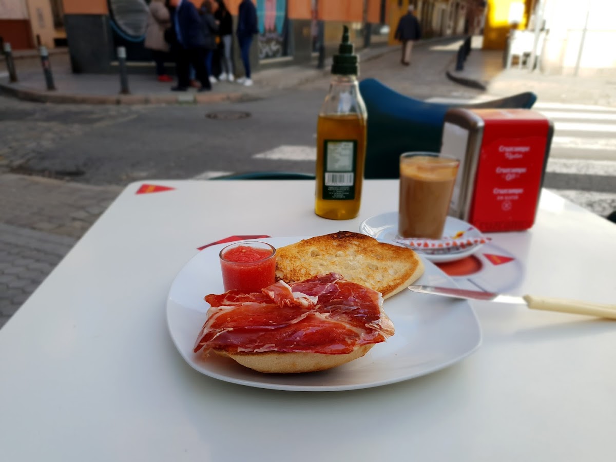 Cafeteria La Esquina Veloz - Photo 5
