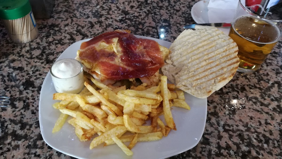 Cafeteria La Esquina Veloz - Photo 6
