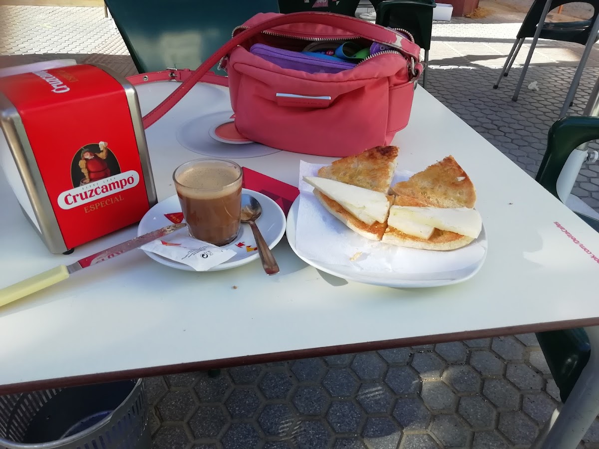 Cafeteria La Esquina Veloz - Photo 7