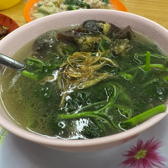 Chinese Spinach Soup with Century Egg