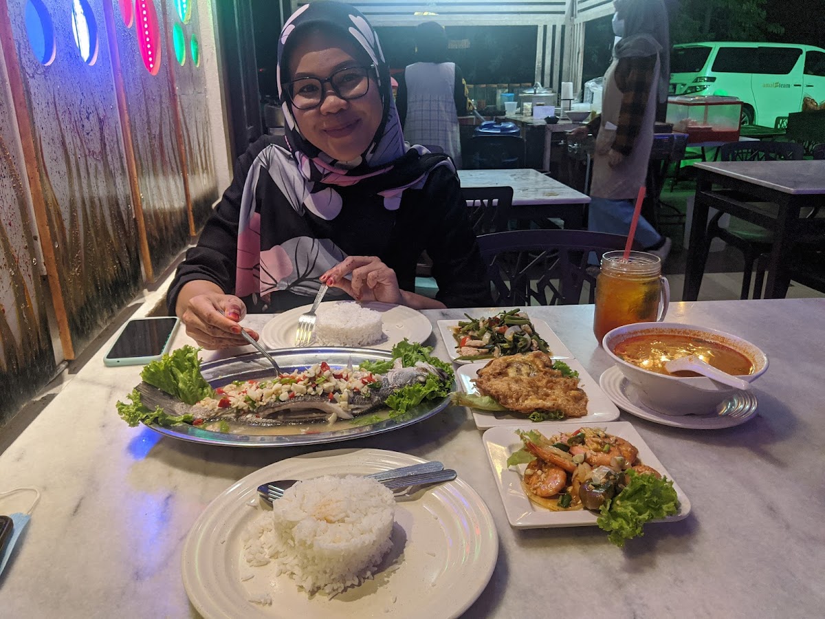 Samila Seafood Tomyam Bangi - Photo 8
