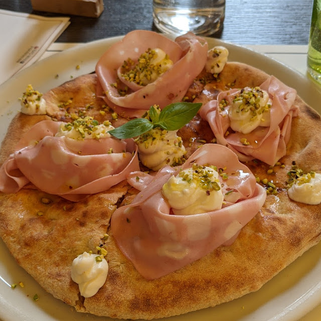 Pizza Con Mortadella