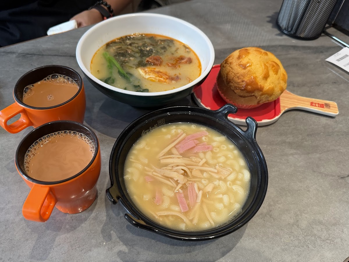 Red City Cafe (Wan Chai) - Photo 2