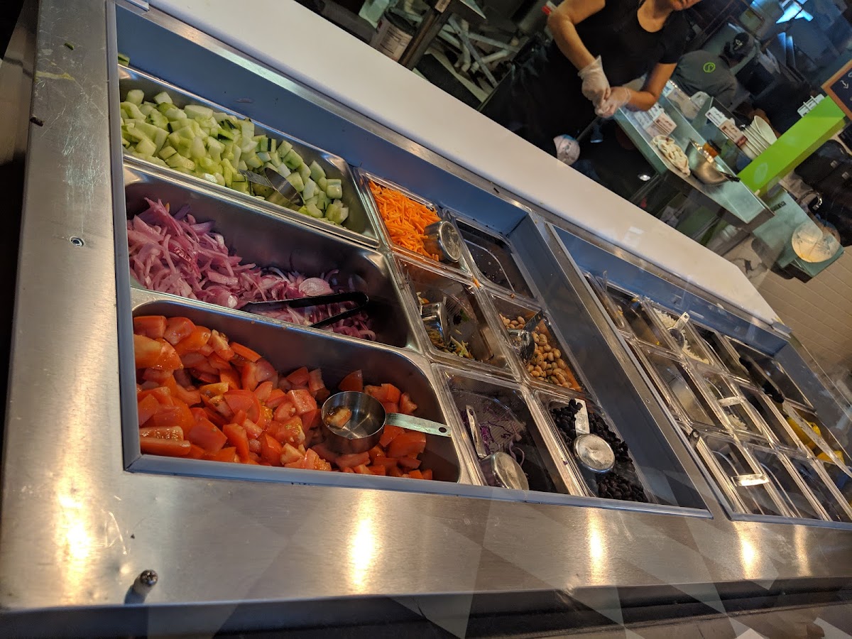 Savanna Salad Bowls & Sandwiches - Photo 4