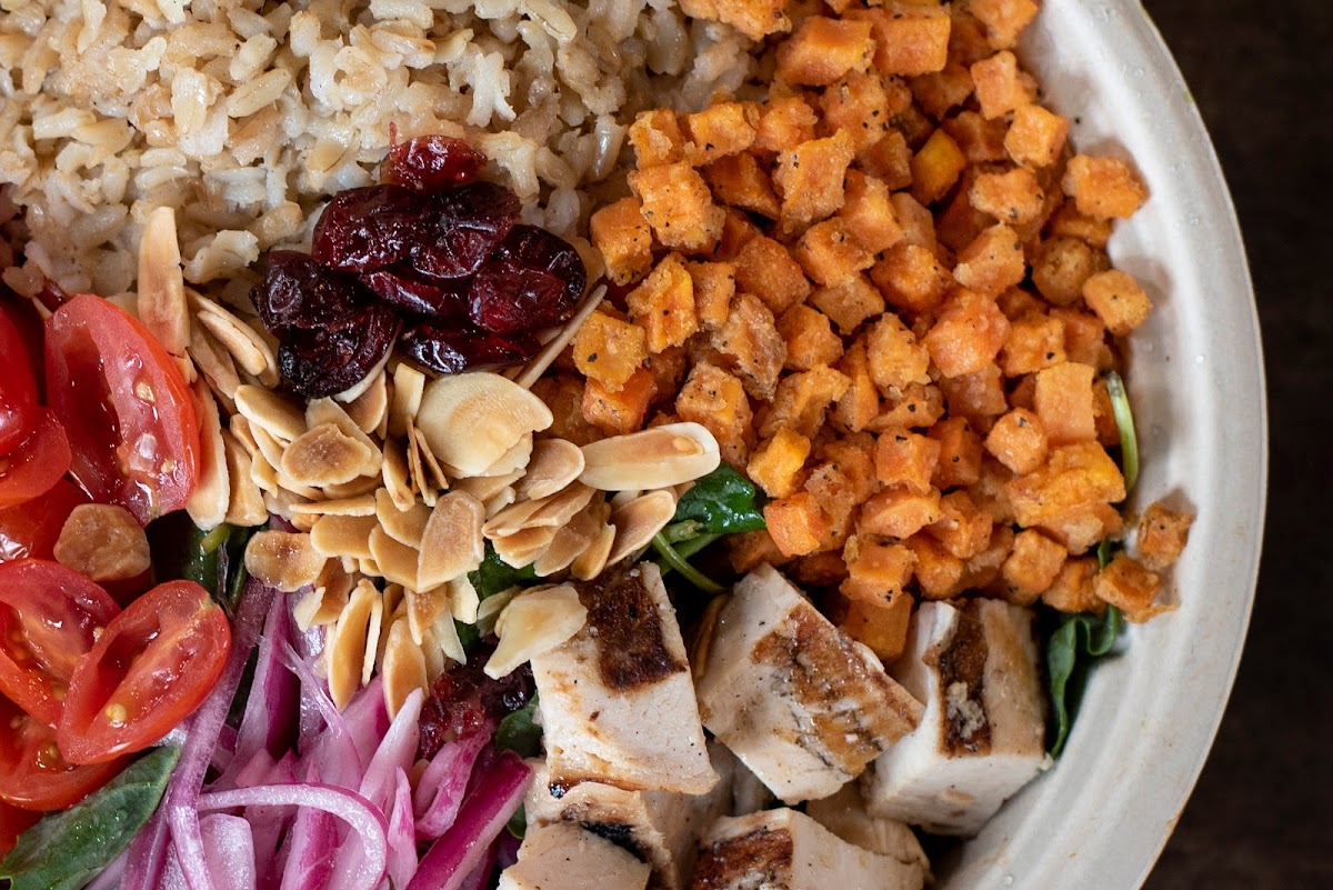 Savanna Salad Bowls & Sandwiches - Photo 6