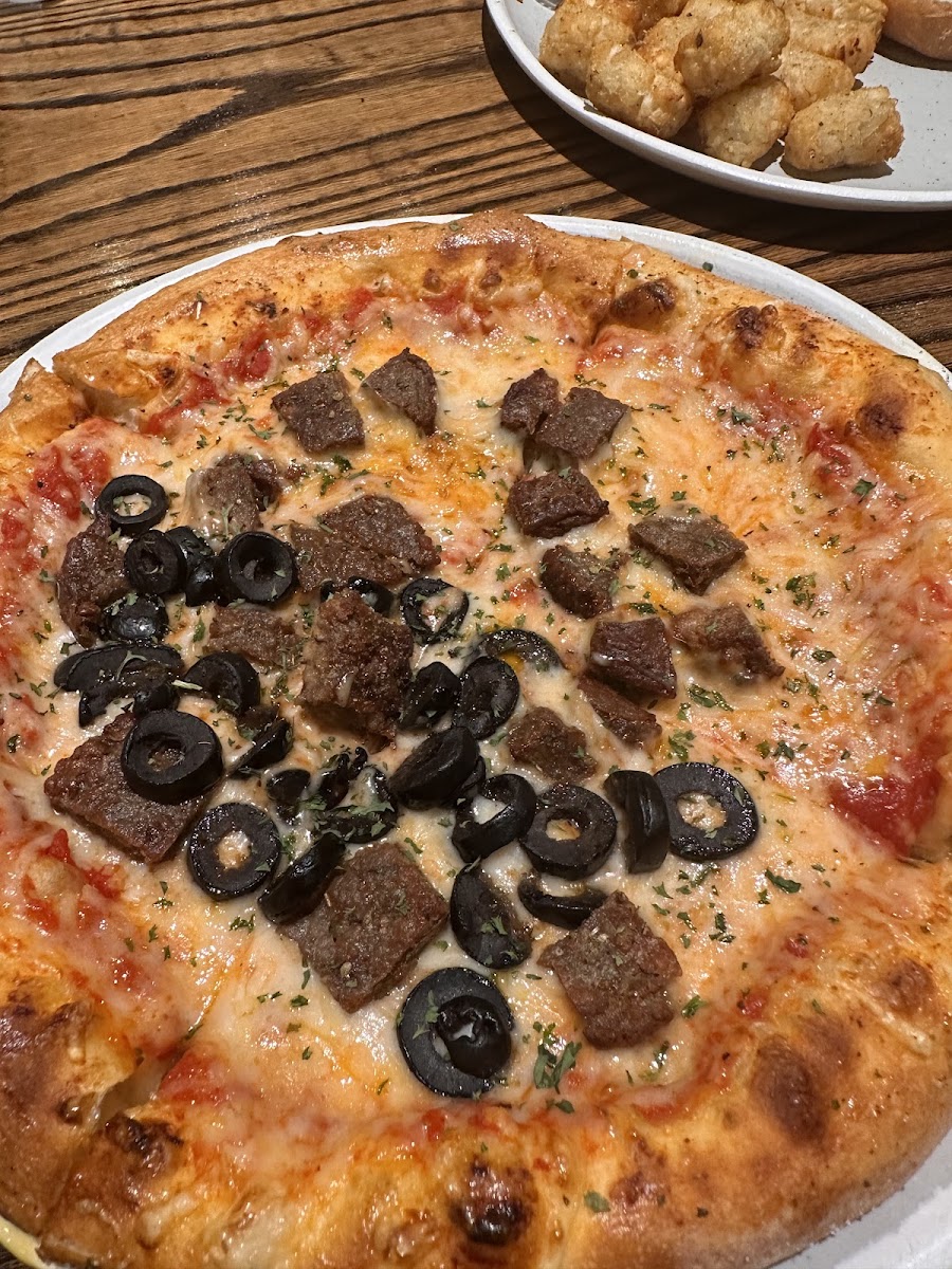 Late Shift Pizza and Wings - Photo 2