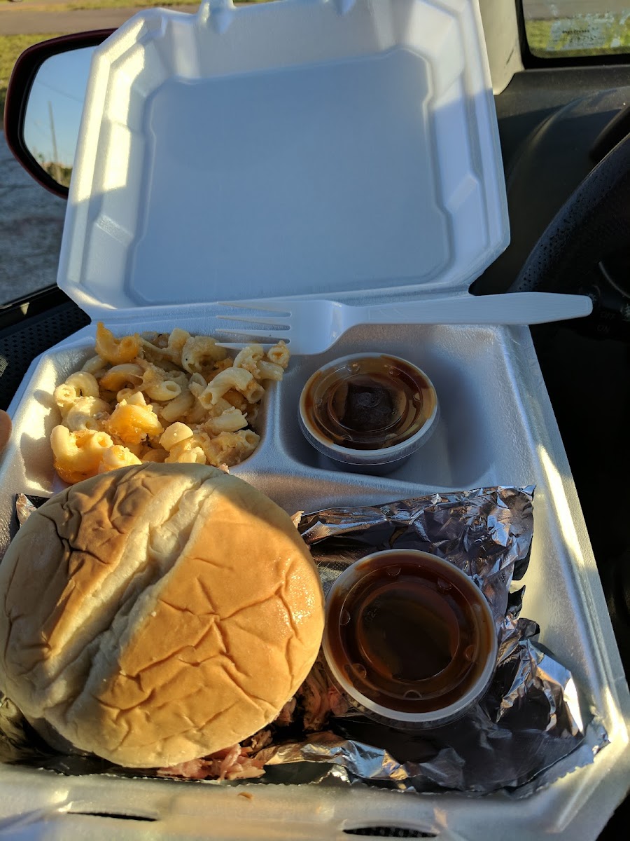 Dat B Good BBQ - Photo 5