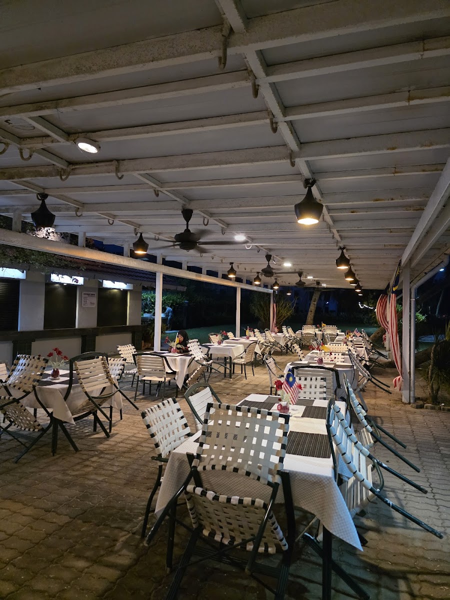 Coconut Grove Beach Restaurant - Photo 2