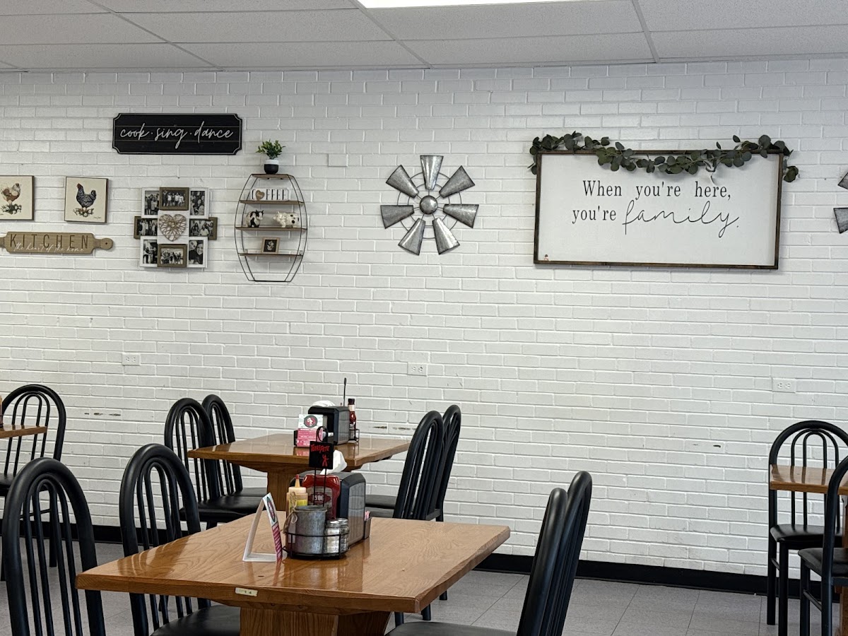 B J's Grill - Photo 4