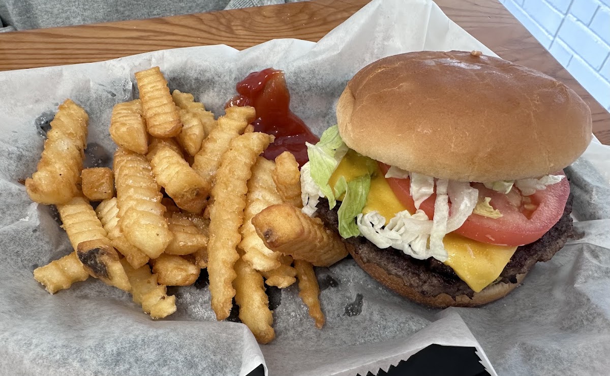 B J's Grill - Photo 7