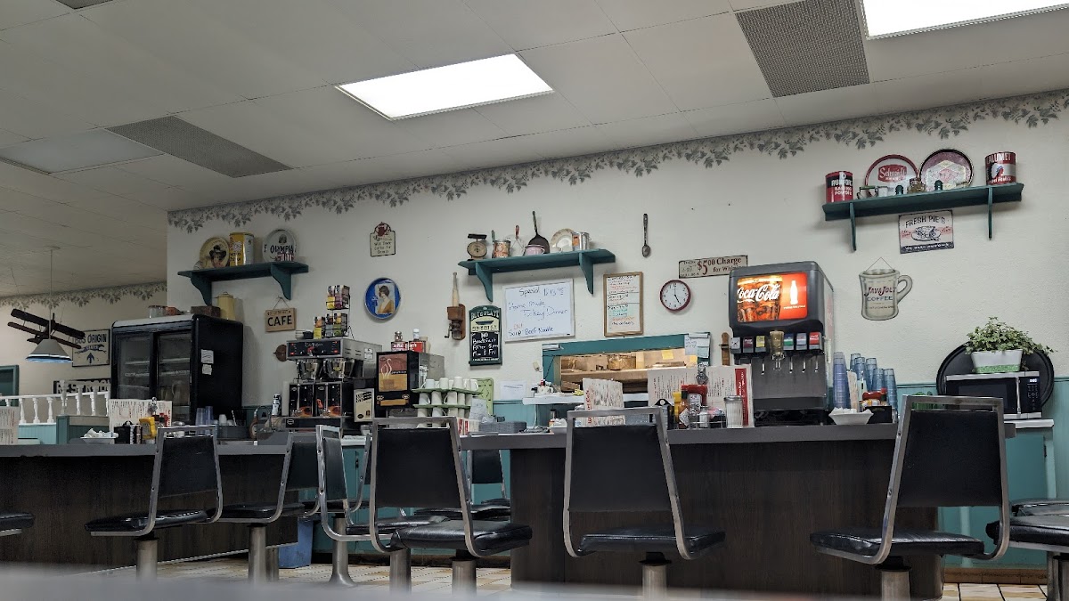 Wilbert Cafe & El Toro Lounge - Photo 2