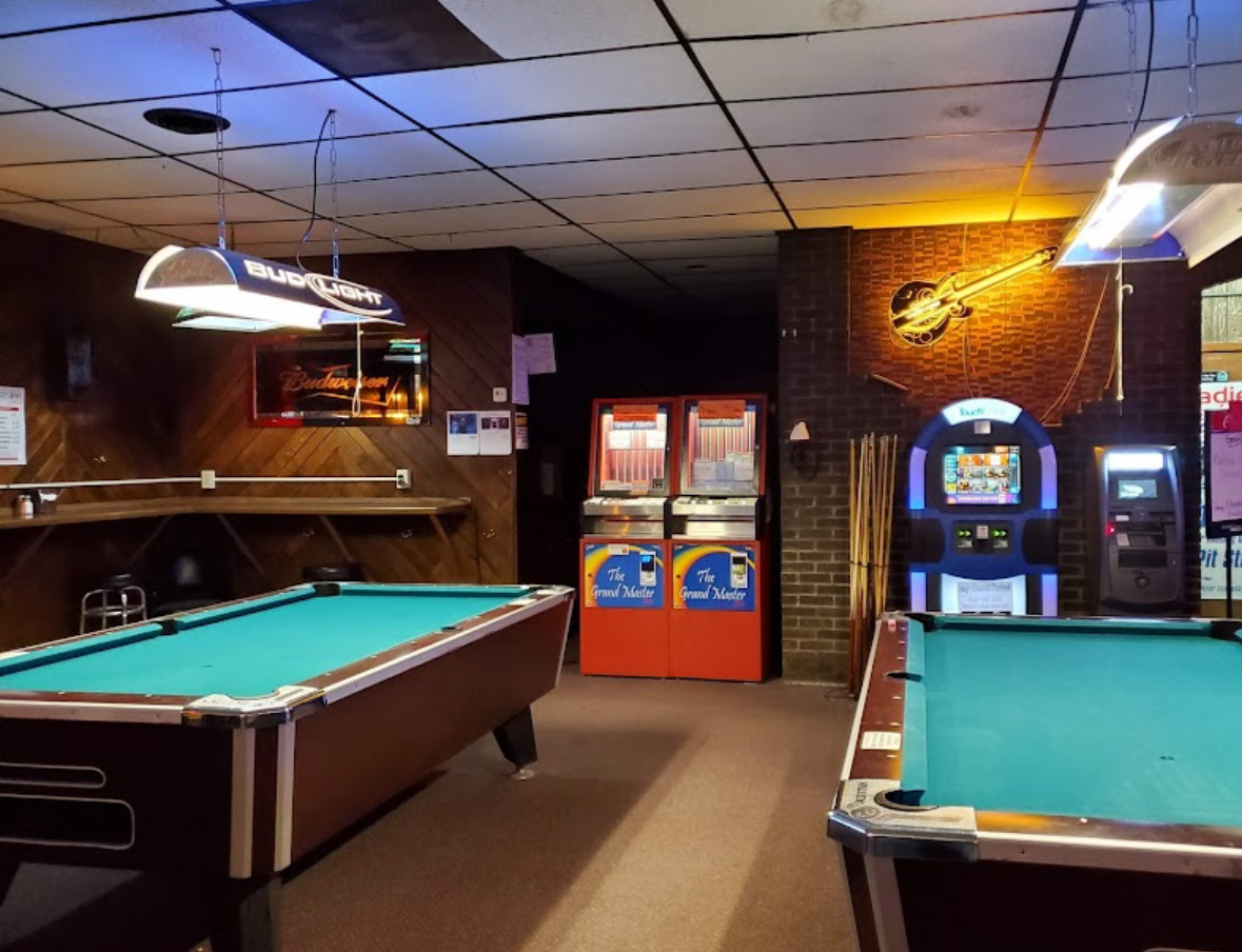 Wilbert Cafe & El Toro Lounge - Photo 3