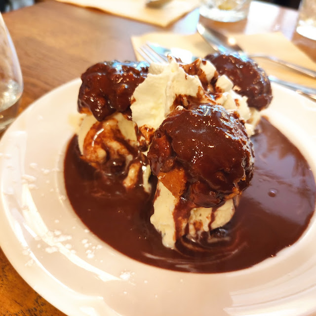 Profiteroles