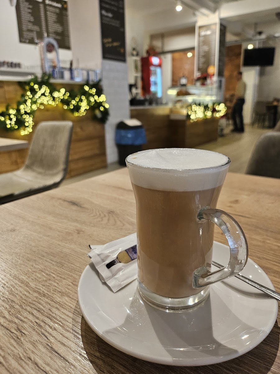 Café Bom Dia - Photo 3