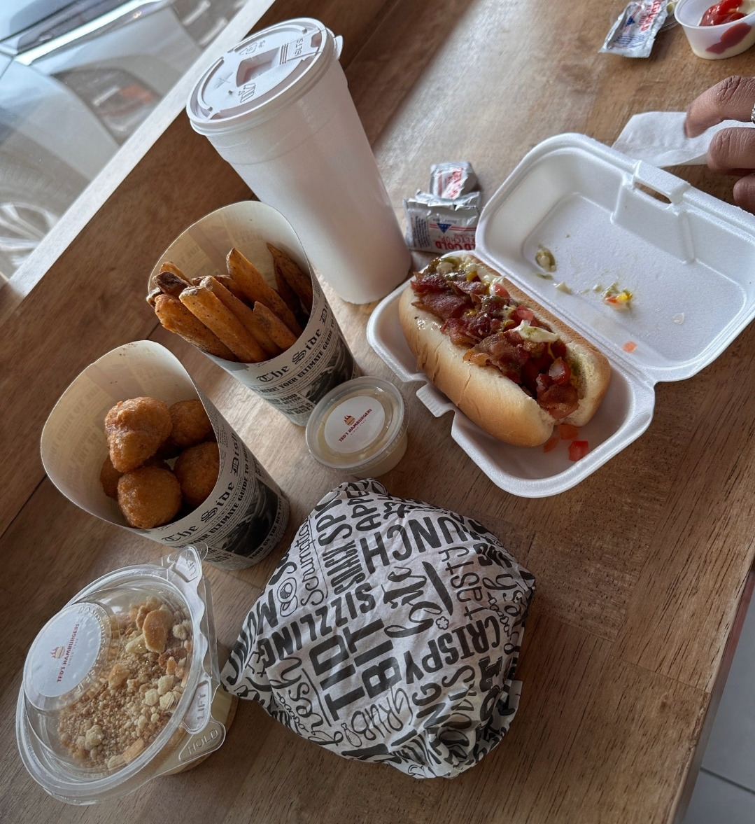 Ted's Hamburgers - Photo 7