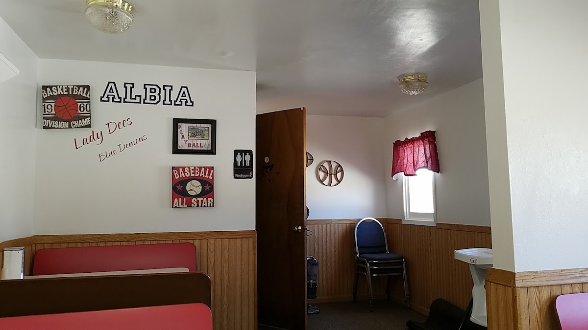 Albia Dairy Bar - Photo 3