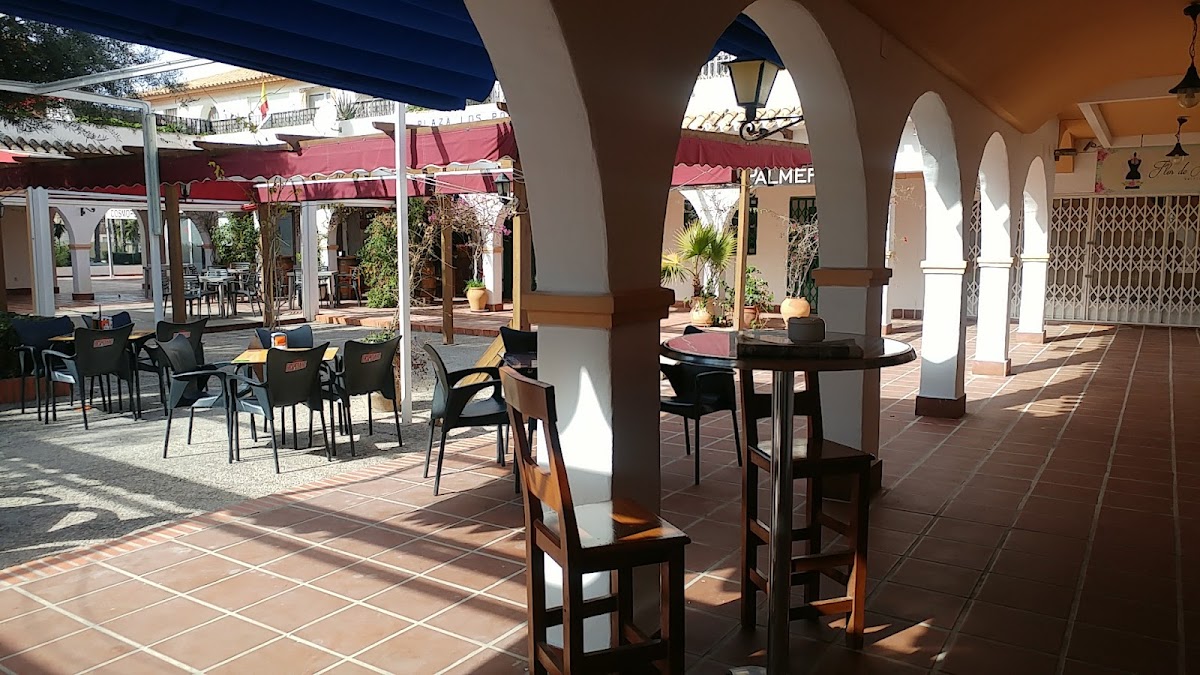CAFETERIA CONFITERIA La Deliciosa - Photo 2