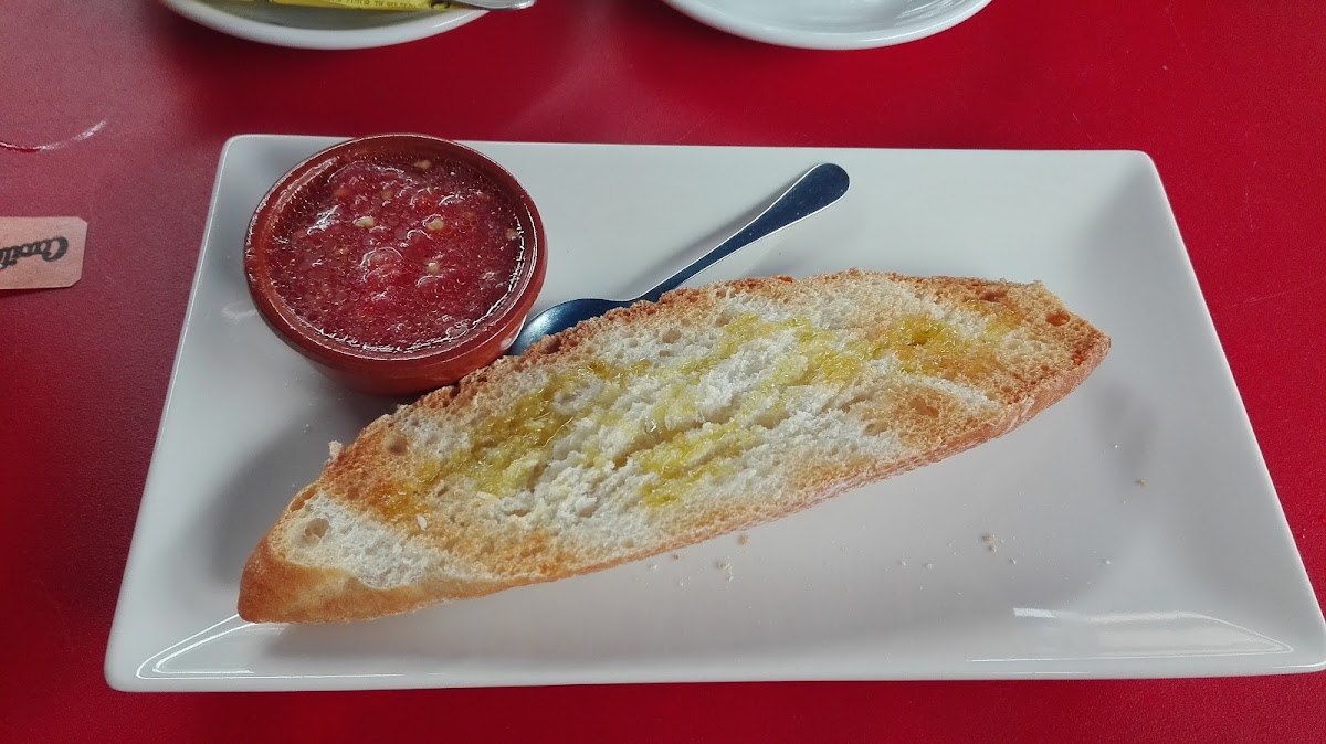 CAFETERIA CONFITERIA La Deliciosa - Photo 4