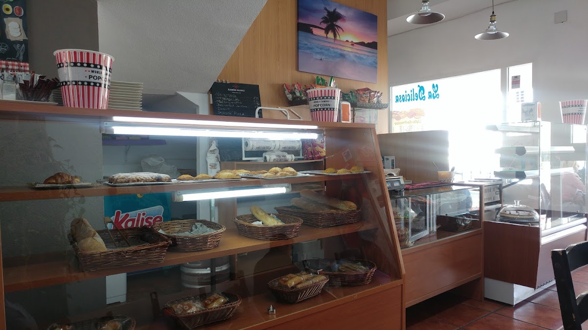 CAFETERIA CONFITERIA La Deliciosa - Photo 5