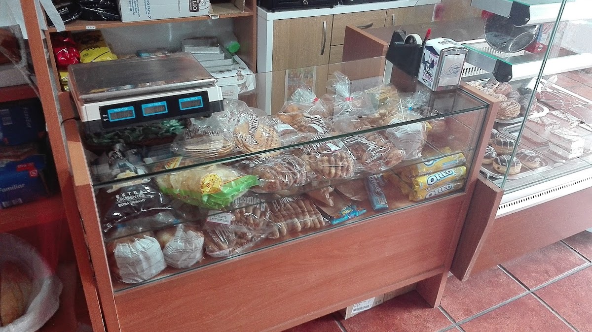 CAFETERIA CONFITERIA La Deliciosa - Photo 7