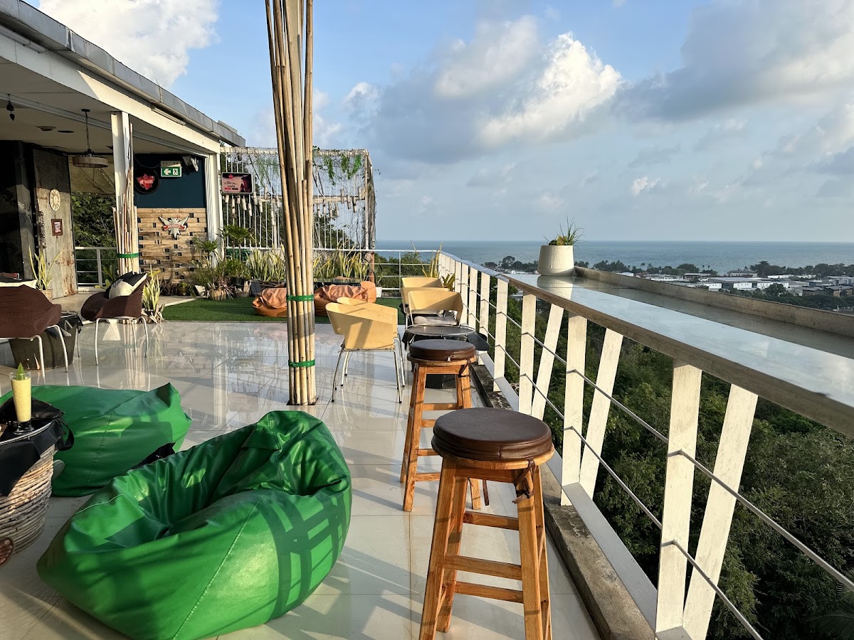 Cafe' the hill