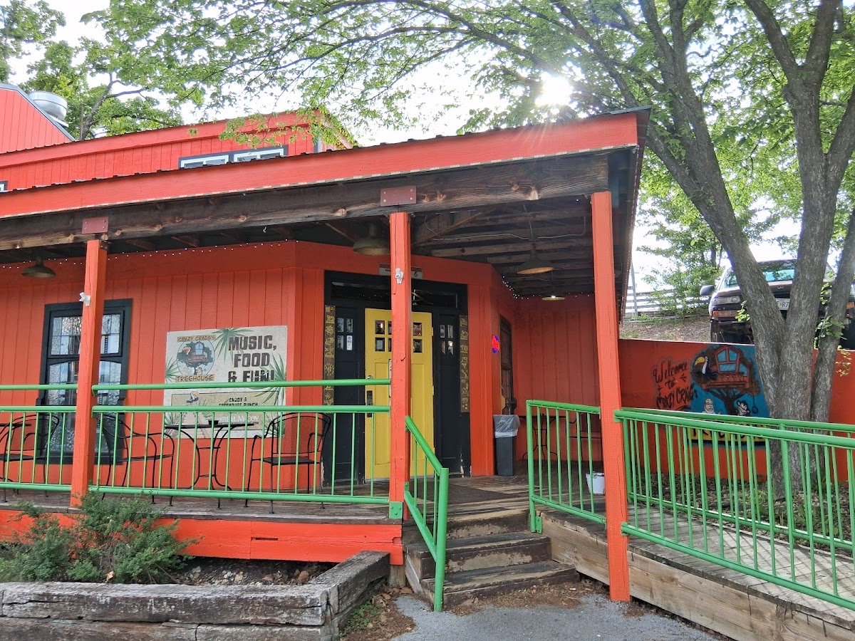 Crazy Craig's Treehouse - Photo 4
