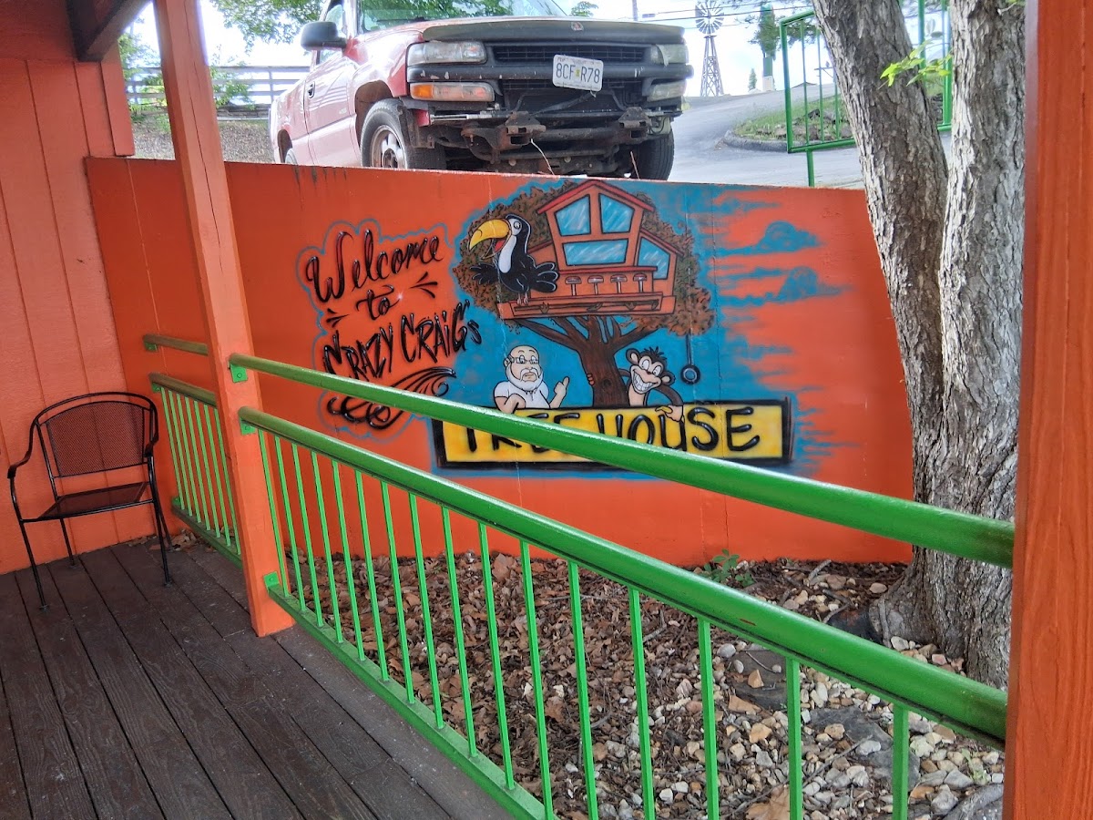Crazy Craig's Treehouse - Photo 5