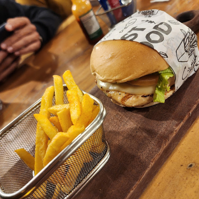 Hambúrguer Com Fritas