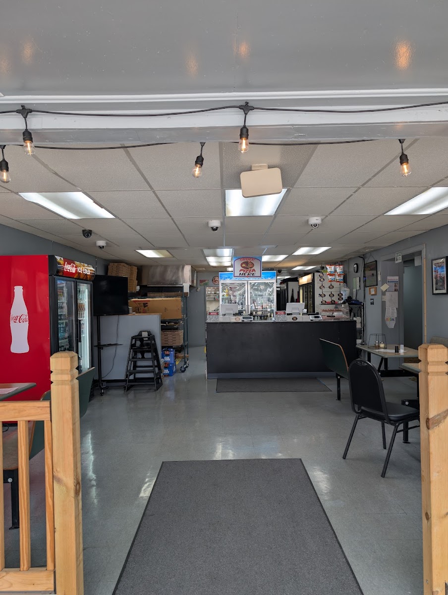 Cave City Pizza - Photo 4