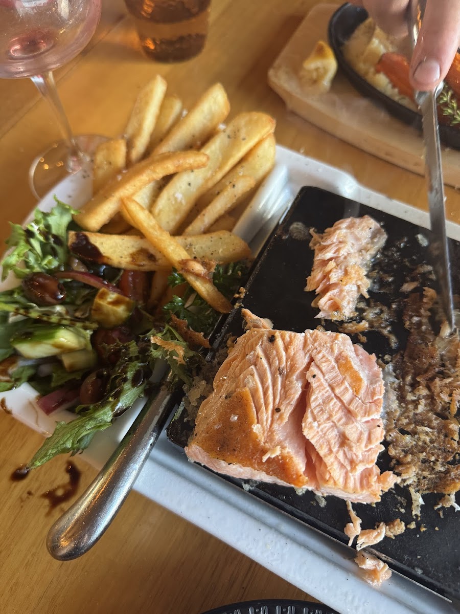 Glossy Black Restaurant - Photo 3