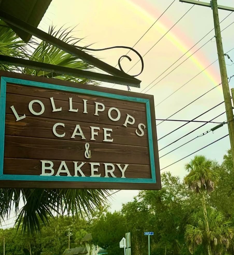 LolliPops Cafe & Bakery at Nature Coast Inn - Photo 8