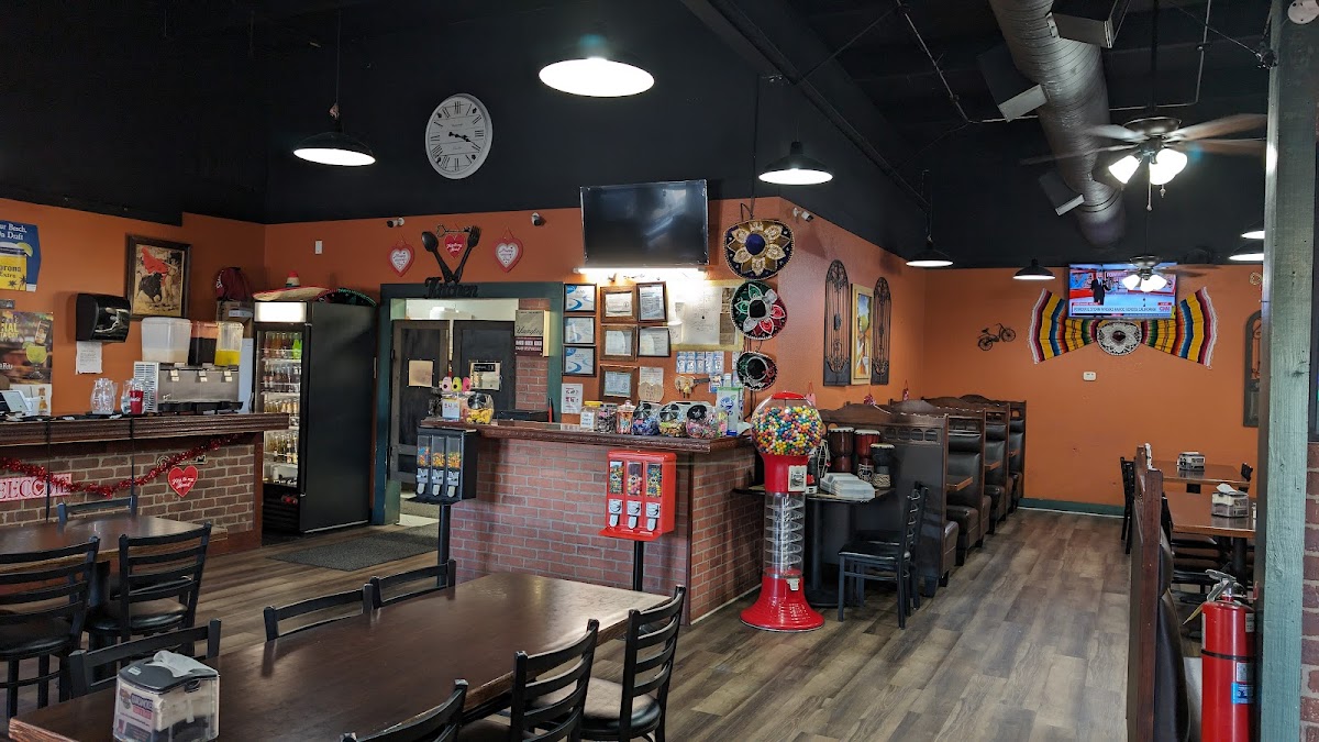 Guacamoles Bar & Grill - Photo 2
