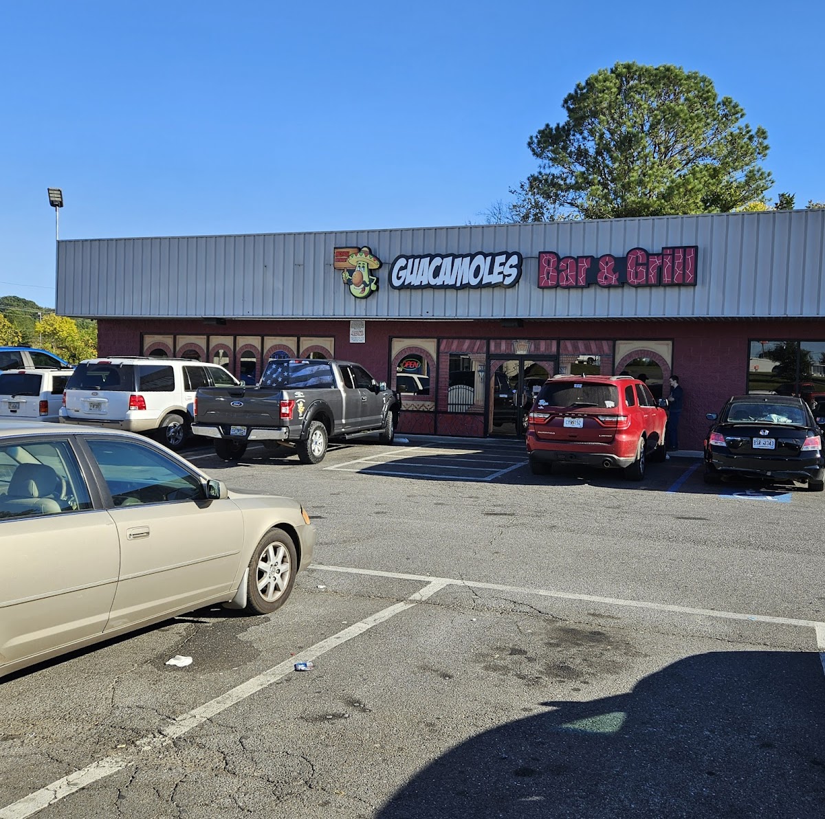 Guacamoles Bar & Grill - Photo 3