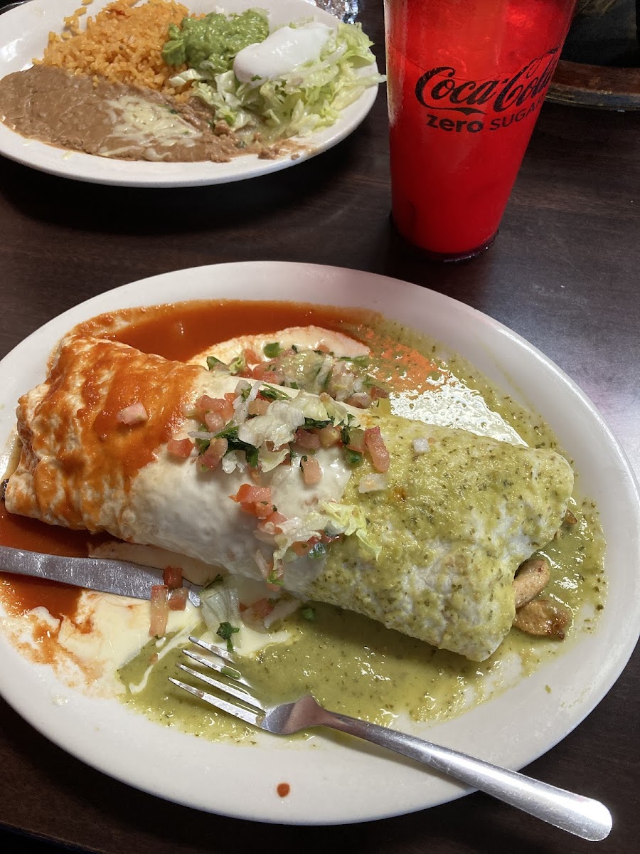 Guacamoles Bar & Grill - Photo 5