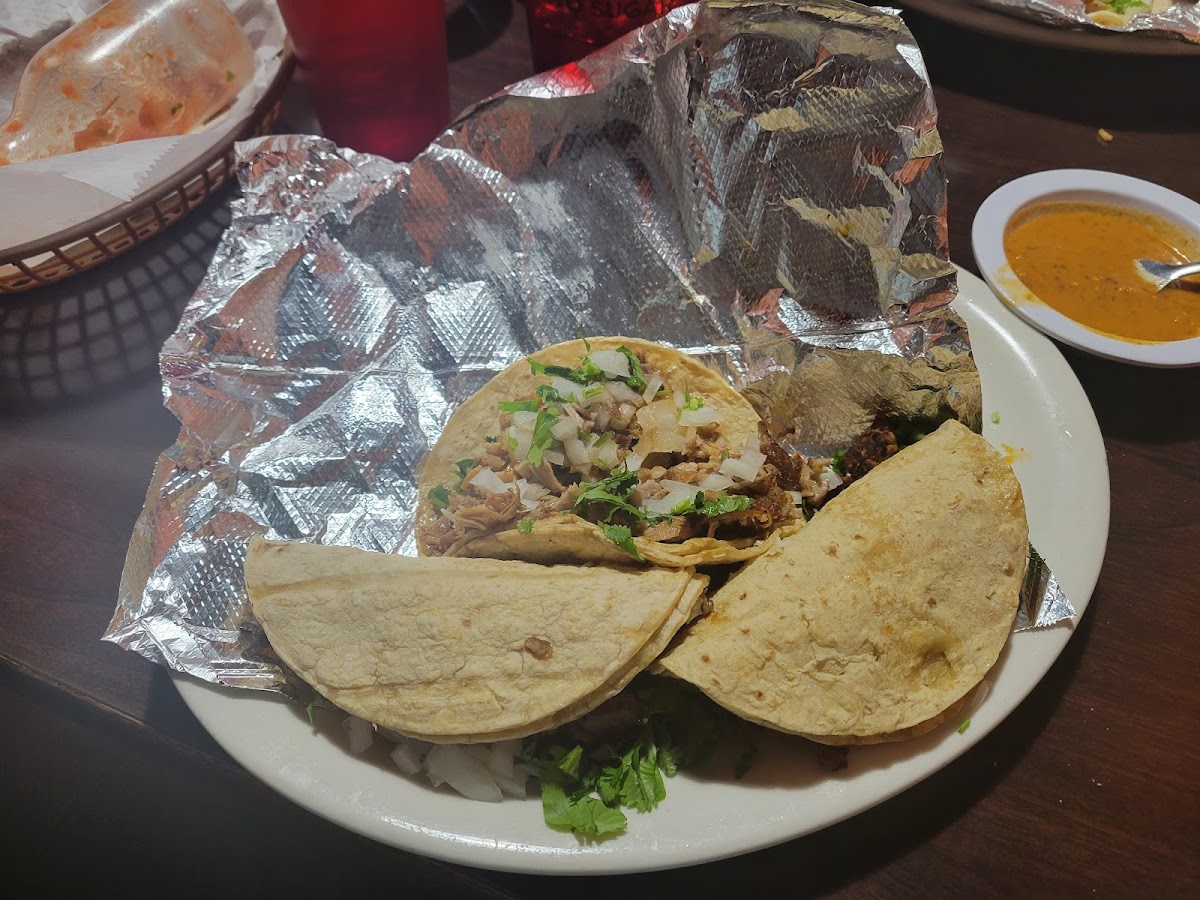 Guacamoles Bar & Grill - Photo 8