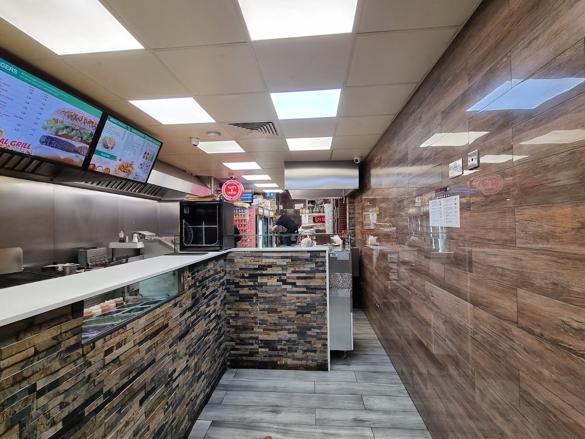 Pizza Palace - Photo 4