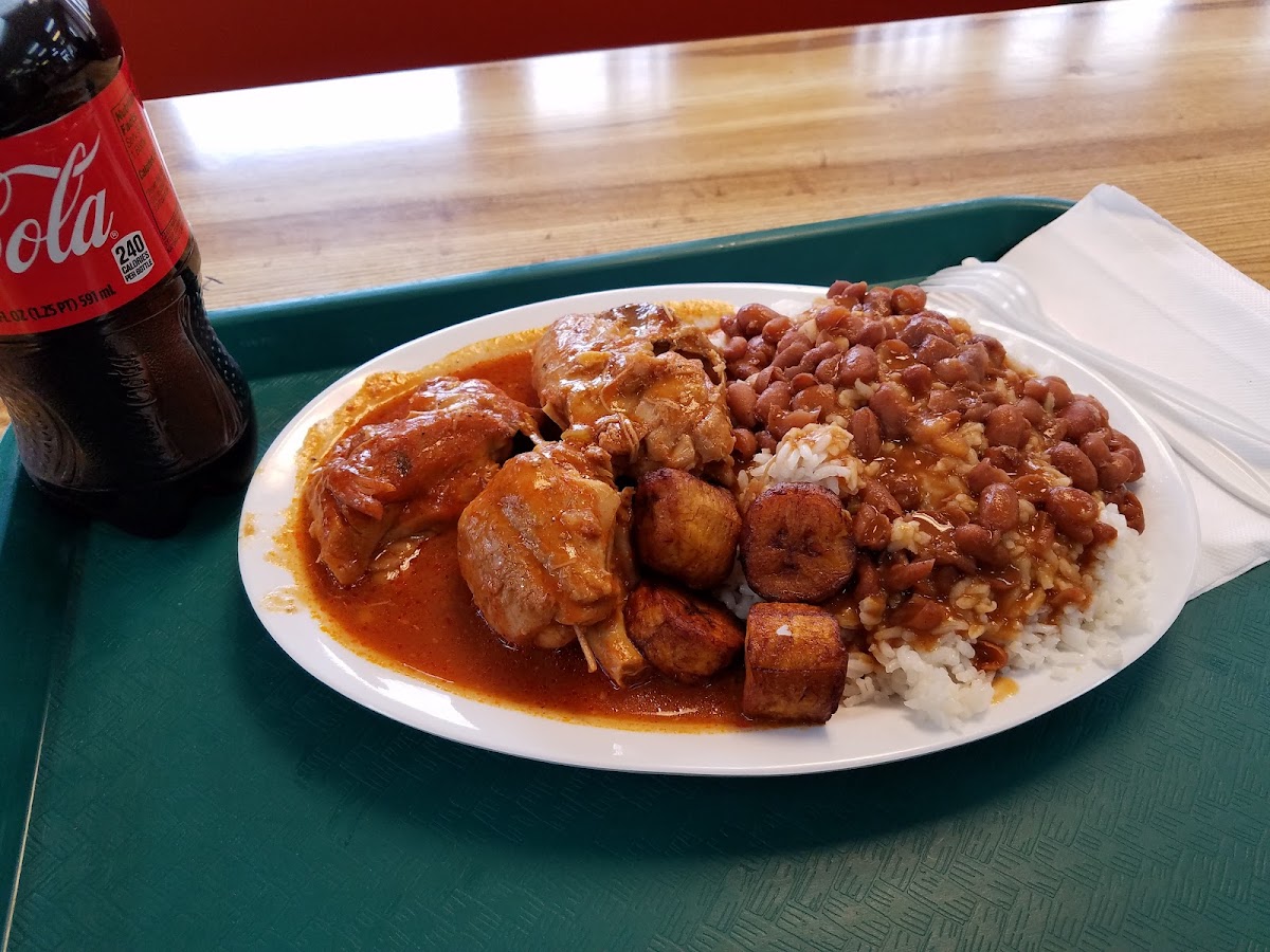 Manny's Deli & Restaurant - Photo 5