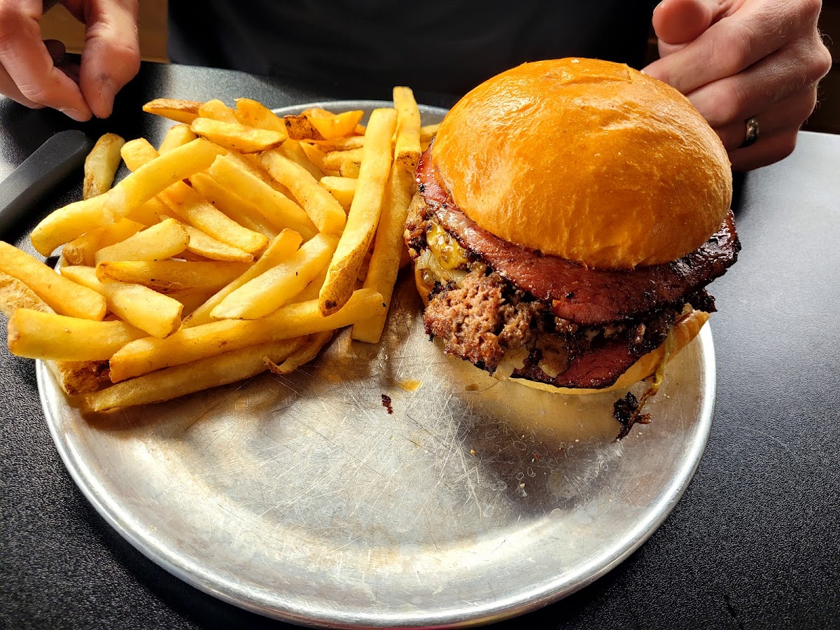 Louie's Kitchen and Bar - Photo 3