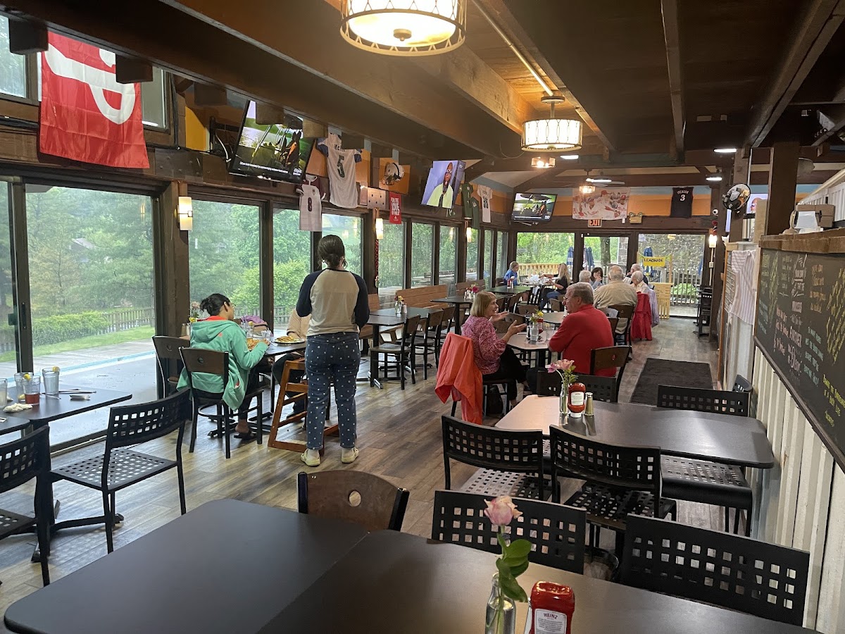 Louie's Kitchen and Bar - Photo 8