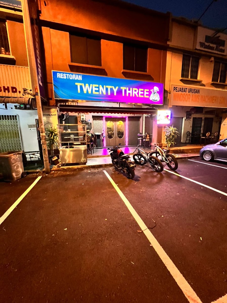23 CAFE & KITCHEN
