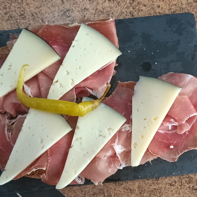 Pà Amb Oli Jamón Y Queso