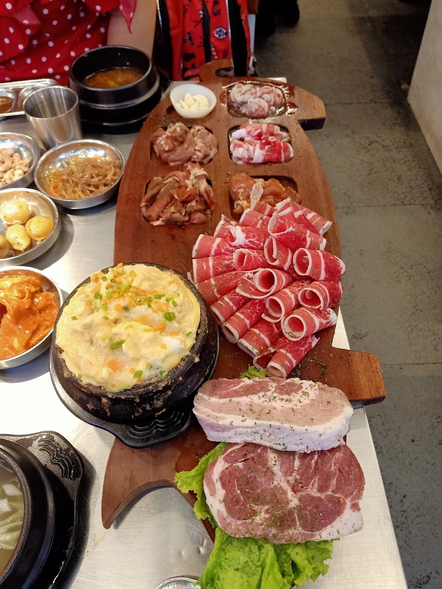Premier The Samgyupsal BGC - Photo 6