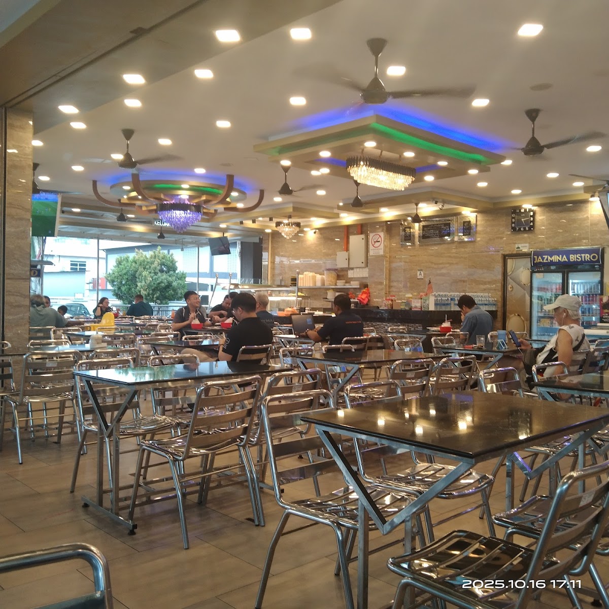 Jazmina Bistro - Photo 2