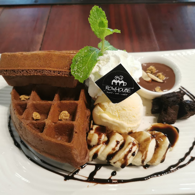 Waffle with Vanilla Ice Cream